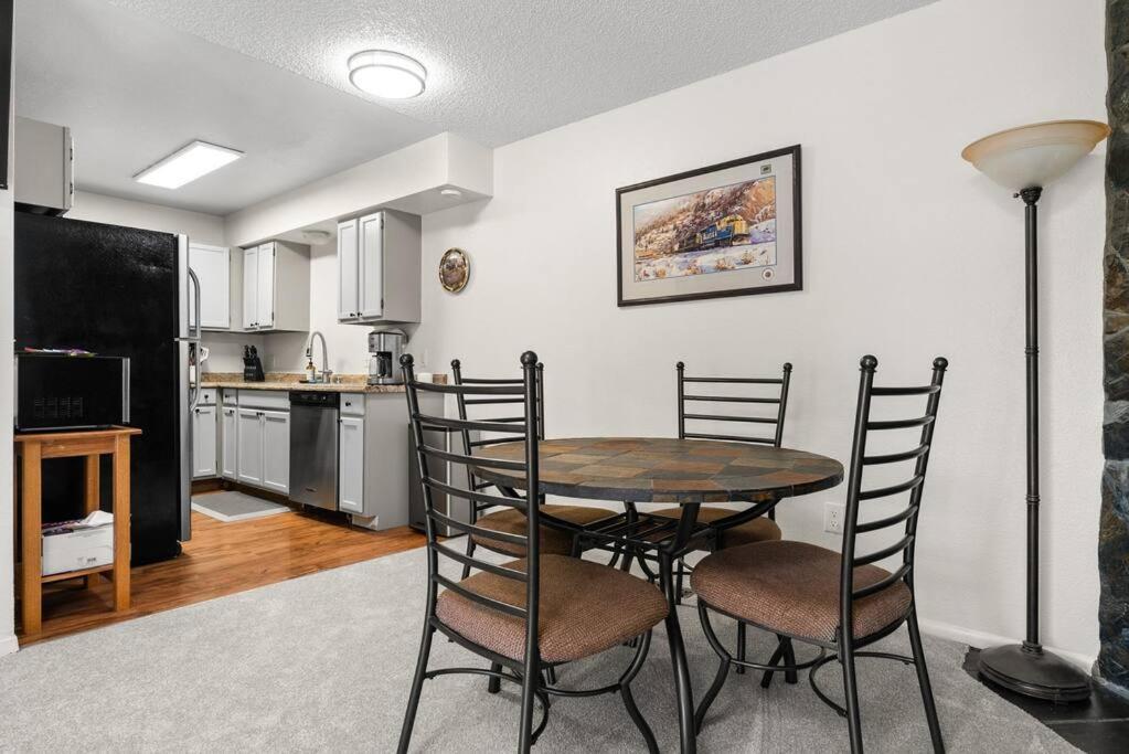 Moose Meadows- Near The Airport, Centrally Located 安克拉治 外观 照片