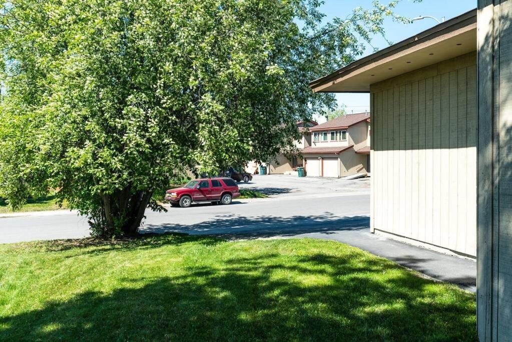 Moose Meadows- Near The Airport, Centrally Located 安克拉治 外观 照片